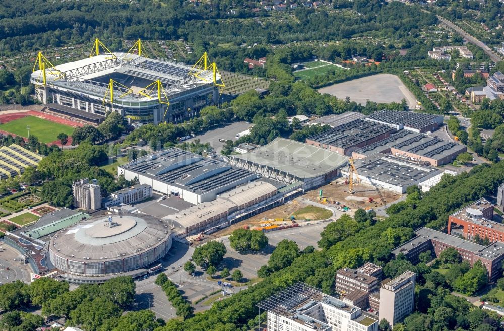 Luftbild Dortmund - Abriß, Abbruch- und Entsiegelungs- Arbeiten an den Betonflächen der Messe Westfalenhallen Dortmund - Eingang Nord am Rheinlanddamm in Dortmund im Bundesland Nordrhein-Westfalen