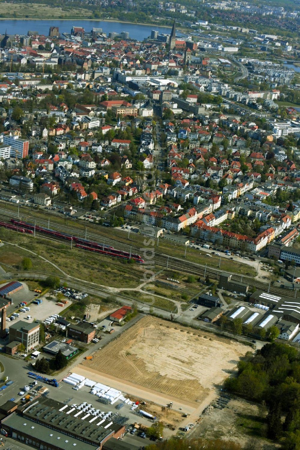 Luftbild Rostock - Abriß, Abbruch- und Entsiegelungs- Arbeiten auf dem Gelände des ehemaligen Dieselmotorenwerks in Rostock im Bundesland Mecklenburg-Vorpommern, Deutschland