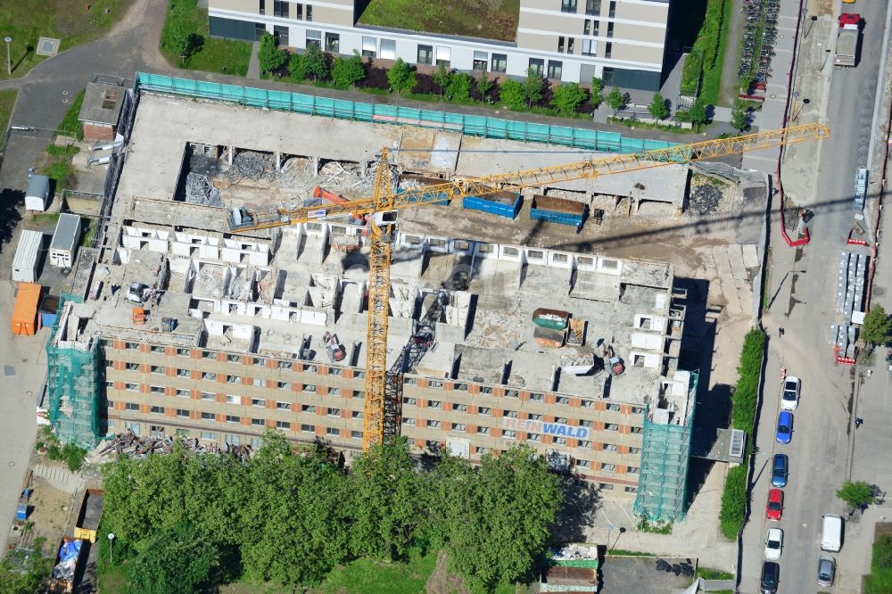 Luftbild Leipzig - Abriß des alten Bettenhaus der Uniklinik an der Liebigstraße in Leipzig im Bundesland Sachsen