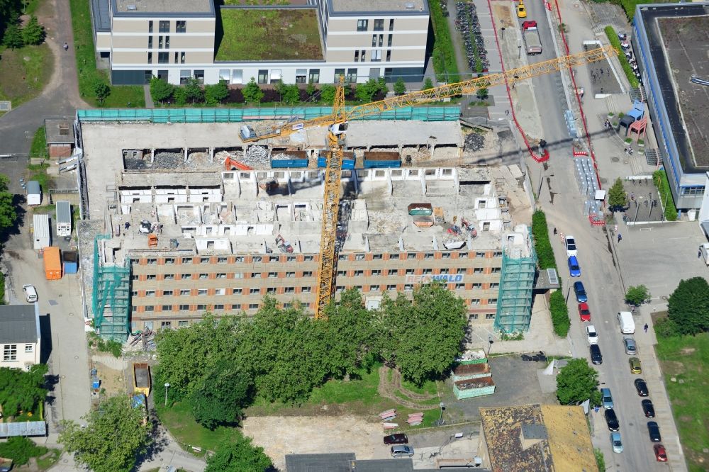 Leipzig von oben - Abriß des alten Bettenhaus der Uniklinik an der Liebigstraße in Leipzig im Bundesland Sachsen