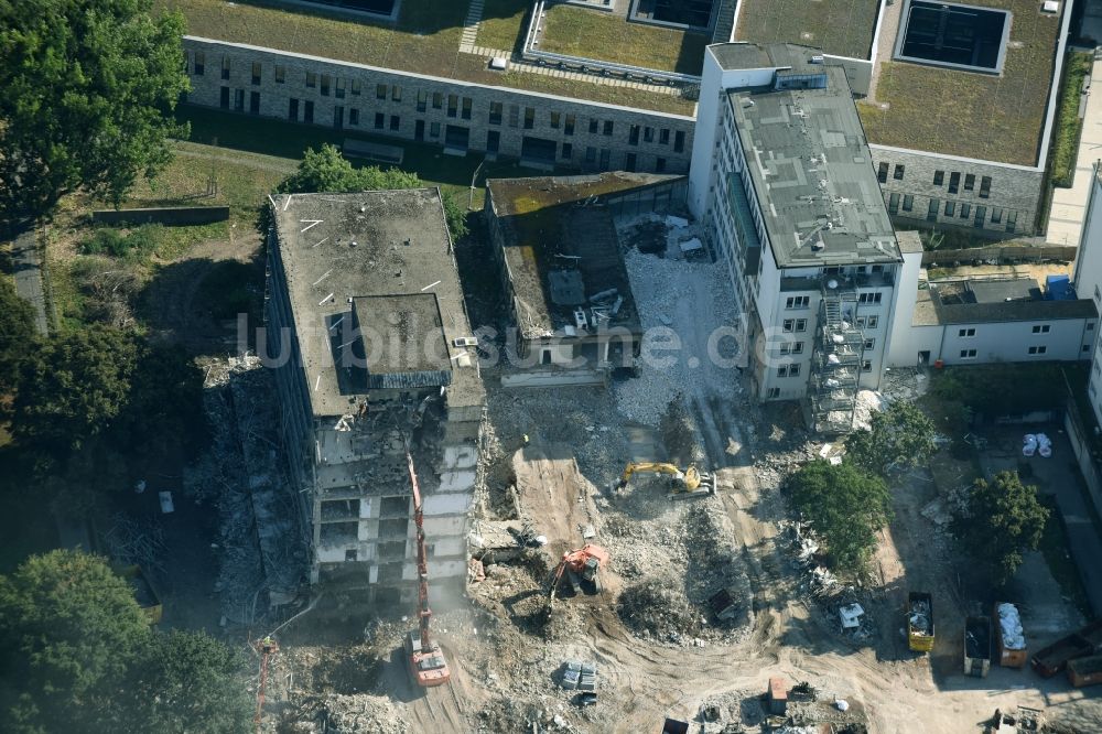 Luftbild Hannover - Abriss des alten Klinikgebäude des KRH Klinikum Siloah-Oststadt-Heidehaus in Hannover im Bundesland Niedersachsen