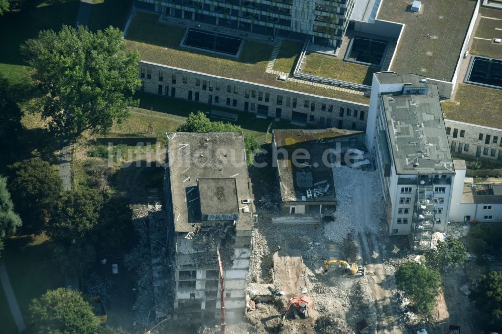 Luftaufnahme Hannover - Abriss des alten Klinikgebäude des KRH Klinikum Siloah-Oststadt-Heidehaus in Hannover im Bundesland Niedersachsen