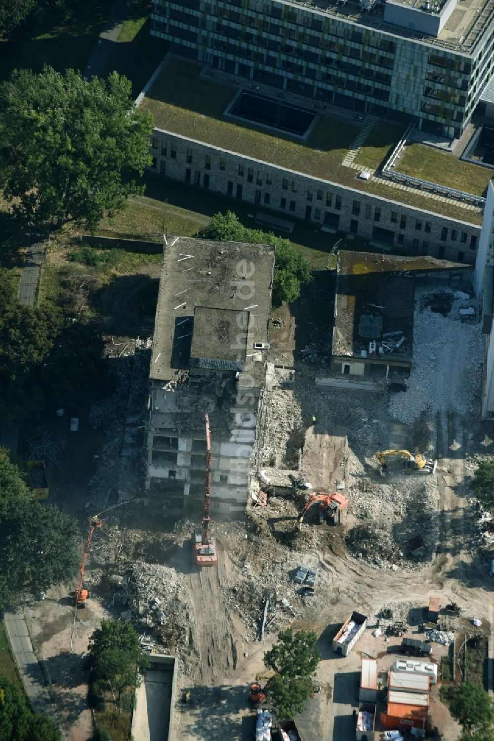 Hannover von oben - Abriss des alten Klinikgebäude des KRH Klinikum Siloah-Oststadt-Heidehaus in Hannover im Bundesland Niedersachsen