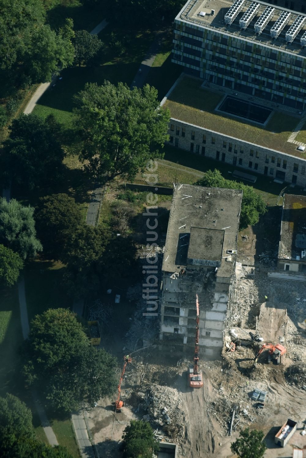 Hannover aus der Vogelperspektive: Abriss des alten Klinikgebäude des KRH Klinikum Siloah-Oststadt-Heidehaus in Hannover im Bundesland Niedersachsen