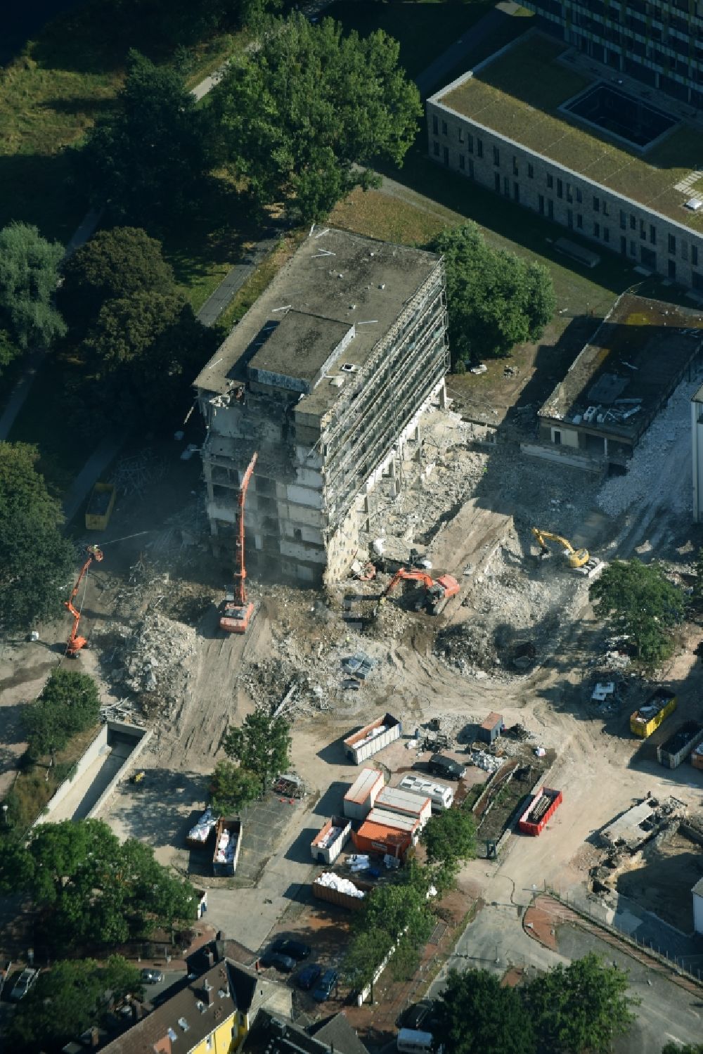 Hannover von oben - Abriss des alten Klinikgebäude des KRH Klinikum Siloah-Oststadt-Heidehaus in Hannover im Bundesland Niedersachsen