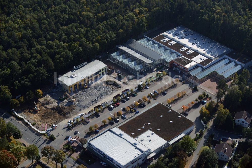 Luftbild Hohen Neuendorf - Abriß- Arbeiten am Gelände des Einkaufszentrum am ehemaligen OBI - Baumarkt an der Schönfließer Straße in Hohen Neuendorf im Bundesland Brandenburg