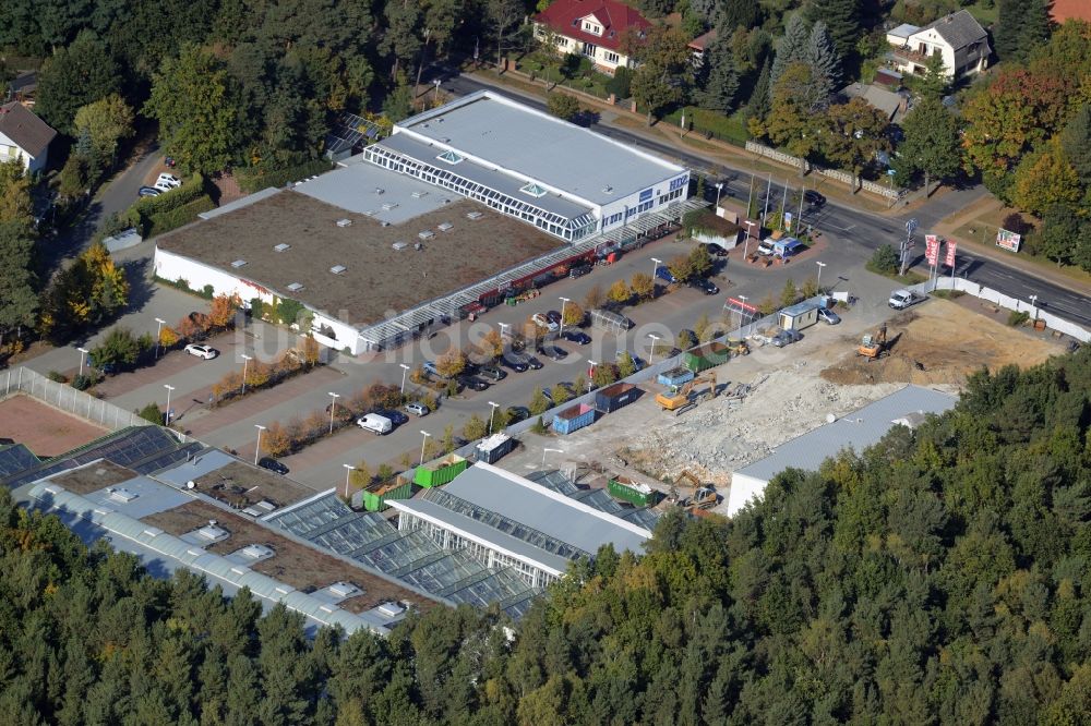 Hohen Neuendorf von oben - Abriß- Arbeiten am Gelände des Einkaufszentrum am ehemaligen OBI - Baumarkt an der Schönfließer Straße in Hohen Neuendorf im Bundesland Brandenburg