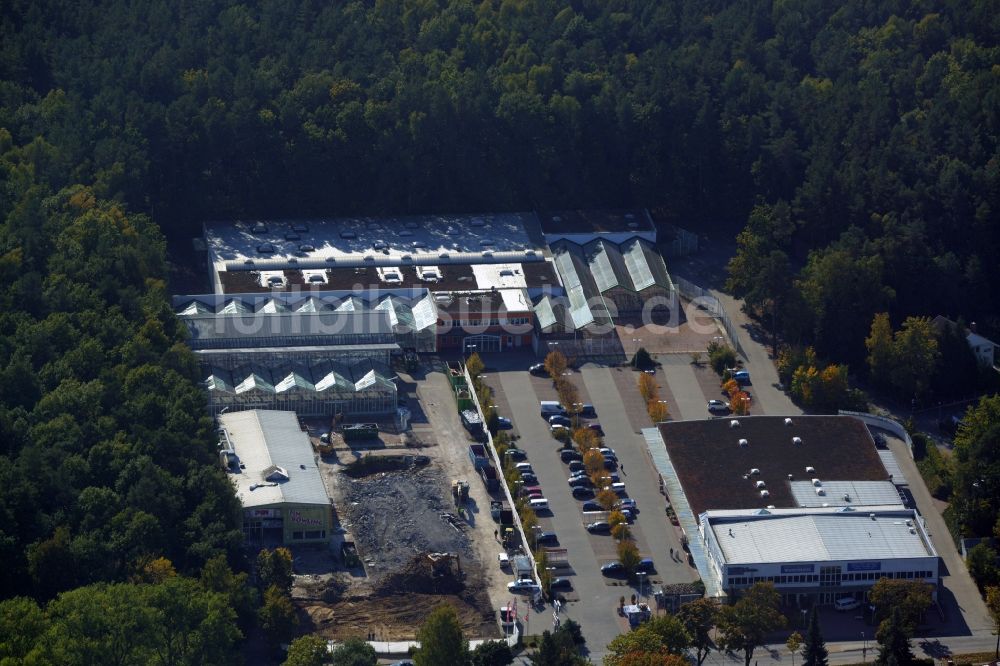 Hohen Neuendorf aus der Vogelperspektive: Abriß- Arbeiten am Gelände des Einkaufszentrum am ehemaligen OBI - Baumarkt an der Schönfließer Straße in Hohen Neuendorf im Bundesland Brandenburg