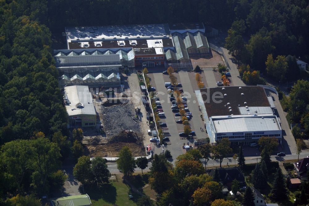 Luftbild Hohen Neuendorf - Abriß- Arbeiten am Gelände des Einkaufszentrum am ehemaligen OBI - Baumarkt an der Schönfließer Straße in Hohen Neuendorf im Bundesland Brandenburg