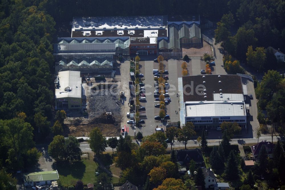 Hohen Neuendorf von oben - Abriß- Arbeiten am Gelände des Einkaufszentrum am ehemaligen OBI - Baumarkt an der Schönfließer Straße in Hohen Neuendorf im Bundesland Brandenburg