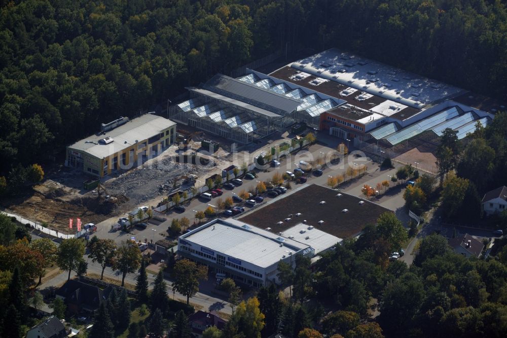 Luftbild Hohen Neuendorf - Abriß- Arbeiten am Gelände des Einkaufszentrum am ehemaligen OBI - Baumarkt an der Schönfließer Straße in Hohen Neuendorf im Bundesland Brandenburg