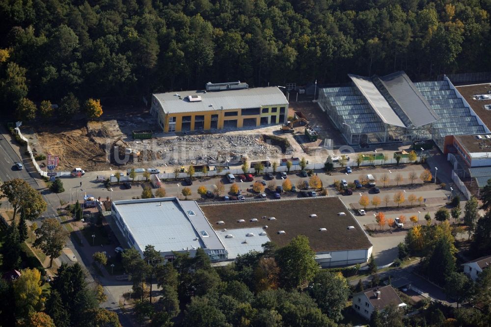 Hohen Neuendorf von oben - Abriß- Arbeiten am Gelände des Einkaufszentrum am ehemaligen OBI - Baumarkt an der Schönfließer Straße in Hohen Neuendorf im Bundesland Brandenburg