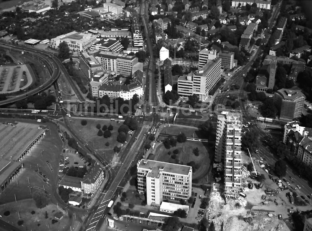 Düsseldorf von oben - Abriß- Baustelle zum Rückbau des Hochhaus- Gebäude der ARAG am Arag-Platz im Ortsteil Düsseltal in Düsseldorf im Bundesland Nordrhein-Westfalen, Deutschland