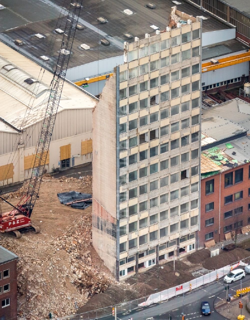 Luftbild Oberhausen - Abriß- Baustelle zum Rückbau des Hochhaus- Gebäude der BABCOCK Fertigungszentrum GmbH in Oberhausen im Bundesland Nordrhein-Westfalen