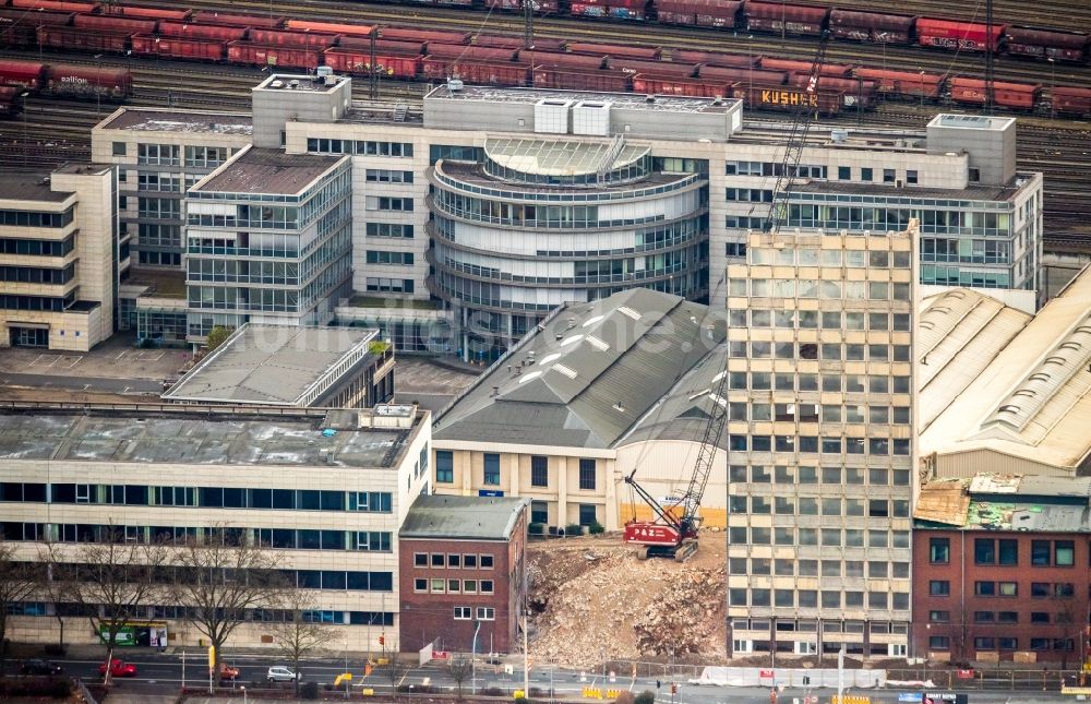 Luftaufnahme Oberhausen - Abriß- Baustelle zum Rückbau des Hochhaus- Gebäude der BABCOCK Fertigungszentrum GmbH in Oberhausen im Bundesland Nordrhein-Westfalen