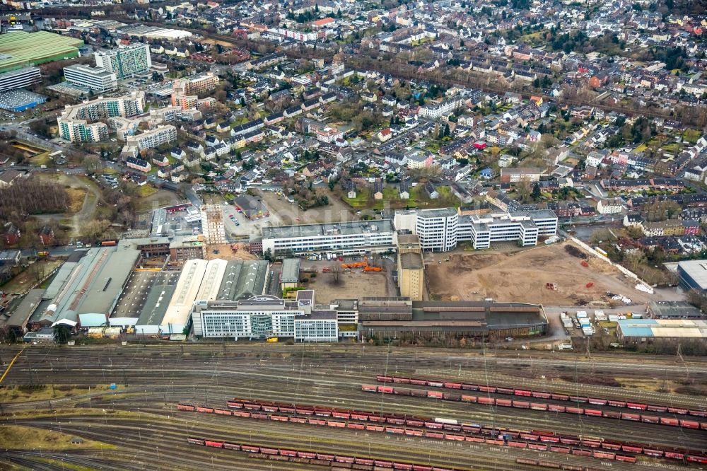 Oberhausen aus der Vogelperspektive: Abriß- Baustelle zum Rückbau des Hochhaus- Gebäude der BABCOCK Fertigungszentrum GmbH in Oberhausen im Bundesland Nordrhein-Westfalen