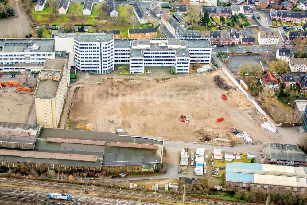 Oberhausen von oben - Abriß- Baustelle zum Rückbau des Hochhaus- Gebäude der BABCOCK Fertigungszentrum GmbH in Oberhausen im Bundesland Nordrhein-Westfalen