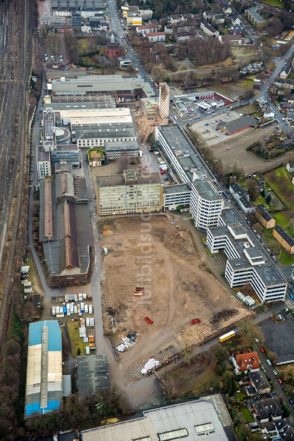 Oberhausen aus der Vogelperspektive: Abriß- Baustelle zum Rückbau des Hochhaus- Gebäude der BABCOCK Fertigungszentrum GmbH in Oberhausen im Bundesland Nordrhein-Westfalen