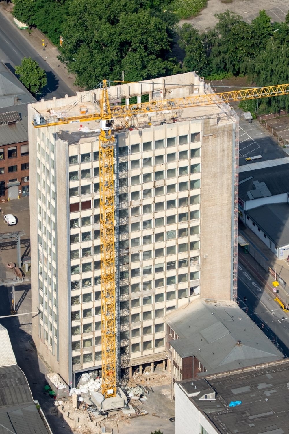 Luftbild Oberhausen - Abriß- Baustelle zum Rückbau des Hochhaus- Gebäude Babcock-Hochhaus in Oberhausen im Bundesland Nordrhein-Westfalen