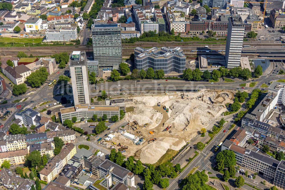 Essen von oben - Abriß- Baustelle zum Rückbau des Hochhaus- Gebäude der ehemaligen RWE Zentrale in Essen im Bundesland Nordrhein-Westfalen, Deutschland