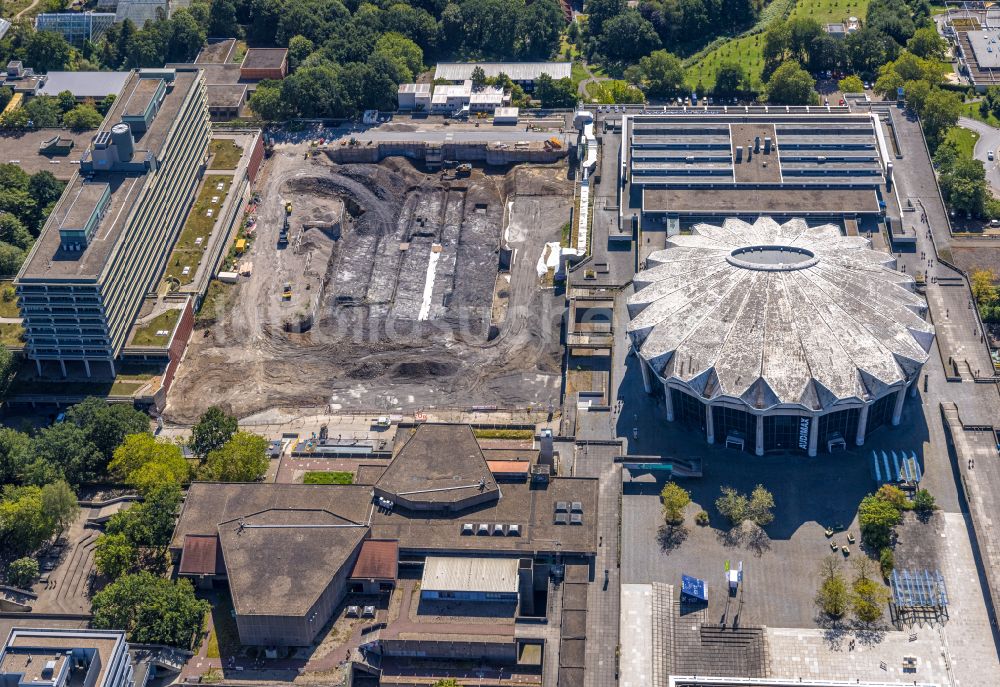 Luftaufnahme Bochum - Abriß- Baustelle zum Rückbau des Hochhaus- Gebäude des NA-Gebäudes am Campus der Ruhr-Universität Bochum in Bochum im Bundesland Nordrhein-Westfalen, Deutschland