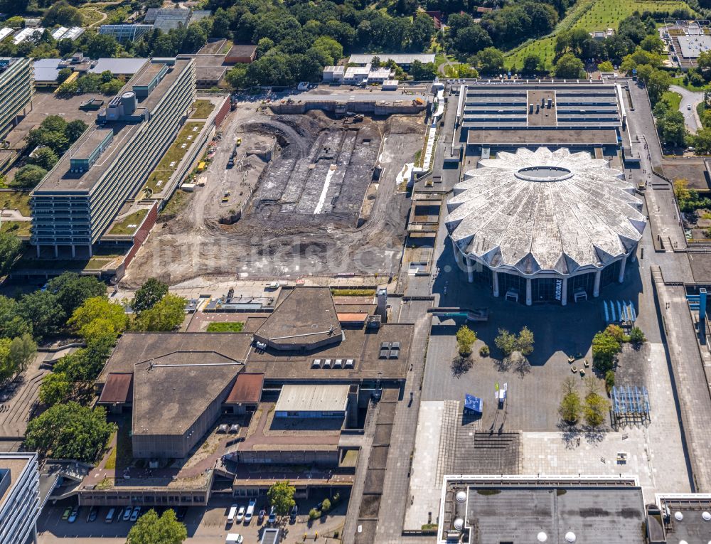 Bochum von oben - Abriß- Baustelle zum Rückbau des Hochhaus- Gebäude des NA-Gebäudes am Campus der Ruhr-Universität Bochum in Bochum im Bundesland Nordrhein-Westfalen, Deutschland