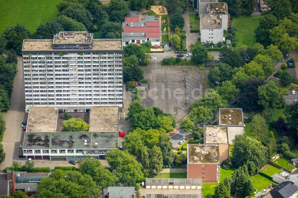 Gladbeck aus der Vogelperspektive: Abriß- Baustelle zum Rückbau des Hochhaus- Gebäude an der Schwechater Straße in Gladbeck im Bundesland Nordrhein-Westfalen - NRW, Deutschland