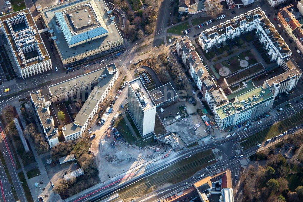 Luftbild Karlsruhe - Abriß- Baustelle zum Rückbau des Hochhaus- Gebäude Verwaltungsgebäude Landratsamt in Karlsruhe im Bundesland Baden-Württemberg, Deutschland