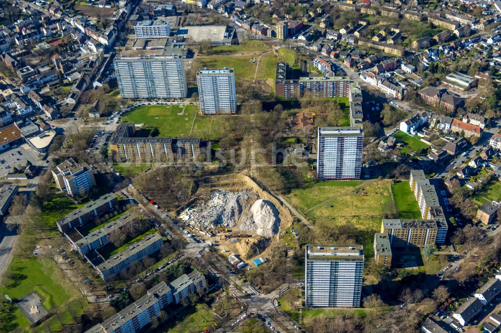 Luftaufnahme Duisburg - Abriß- Baustelle zum Rückbau des Hochhaus- Gebäude Weißer Riese in Duisburg im Bundesland Nordrhein-Westfalen, Deutschland