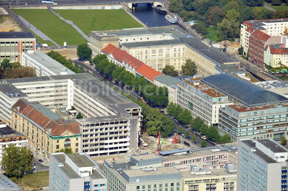 Luftbild Berlin Mitte - Abriss DDR Bauministerium Berlin