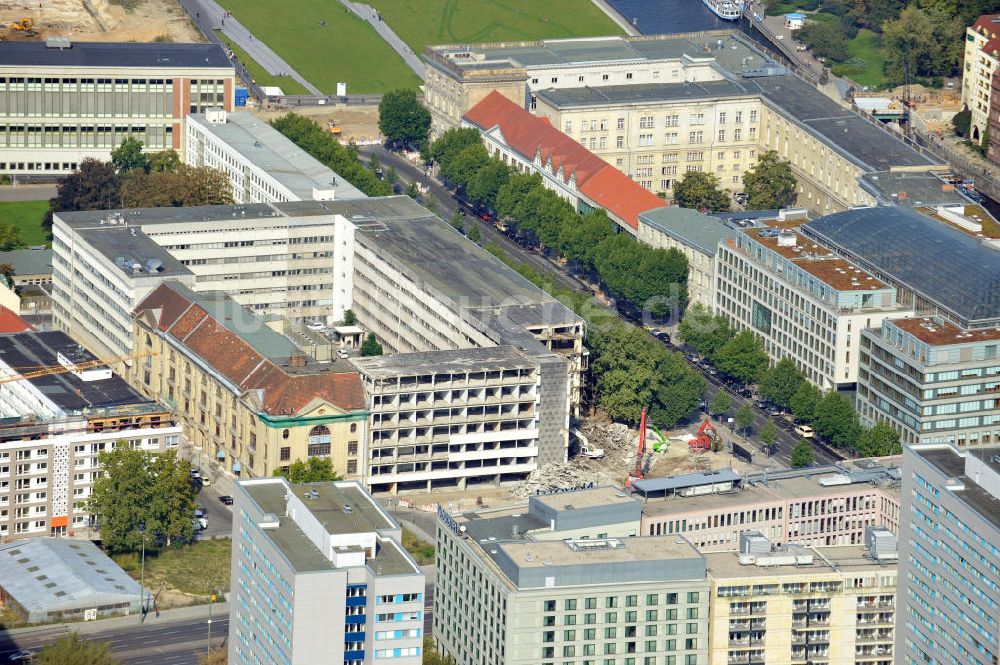 Luftaufnahme Berlin Mitte - Abriss DDR Bauministerium Berlin