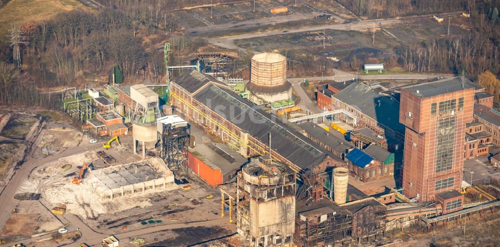 Hamm aus der Vogelperspektive: Abriß und Demontage der Förderanlagen und Bergbau- Schacht- Anlagen am Förderturm Zeche Heinrich Robert im Ortsteil Wiescherhöfen in Hamm im Bundesland Nordrhein-Westfalen, Deutschland