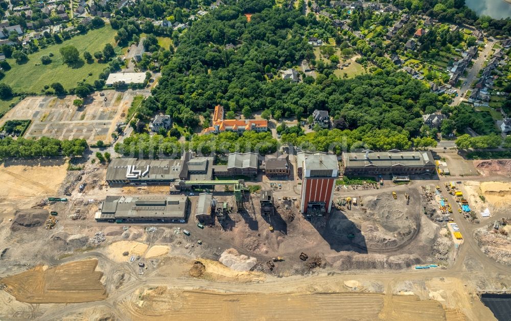 Luftbild Kamp-Lintfort - Abriss und Demontagearbeiten an den Förderanlagen und Bergbau- Schacht- Anlagen am Förderturm Zeche Friedrich Heinrich Schacht 2 in Kamp-Lintfort im Bundesland Nordrhein-Westfalen