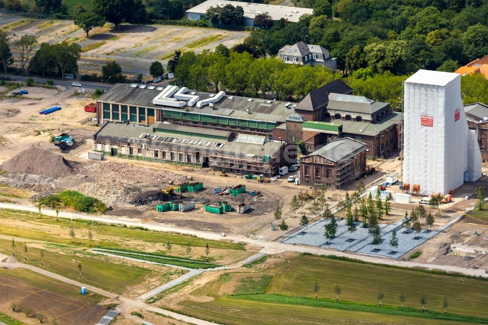 Kamp-Lintfort aus der Vogelperspektive: Abriss und Demontagearbeiten an den Förderanlagen und Bergbau- Schacht- Anlagen am Förderturm Zeche Friedrich Heinrich Schacht in Kamp-Lintfort im Bundesland Nordrhein-Westfalen