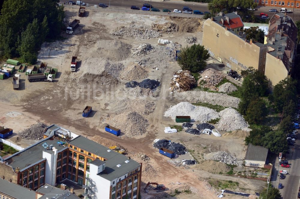 Berlin aus der Vogelperspektive: Abriss des ehemaligen Firmengebäudes der Freudenberg Spezialdichtungsprodukte GmbH&Co. in Berlin