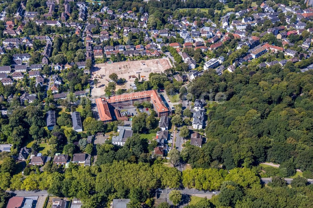 Luftaufnahme Bochum - Abriß- und Entsorgungsarbeiten an den Trümmer- Resten auf dem ehemaligen Gelände Jahnel-Kestermann mit Blick auf das Verwaltungsgebäude der Berufsgenossenschaft Rohstoffe & chemische Industrie Bezirksdirektion im Ortsteil Wiemelhausen in Bochum im Bun