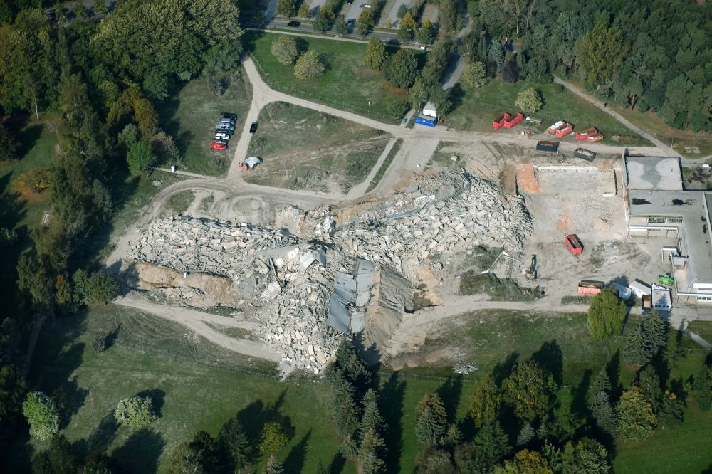 Luftbild Klink - Abriß- und Entsorgungsarbeiten an den Trümmer- Resten des Müritz-Hotel am Seeblick in Klink im Bundesland Mecklenburg-Vorpommern, Deutschland