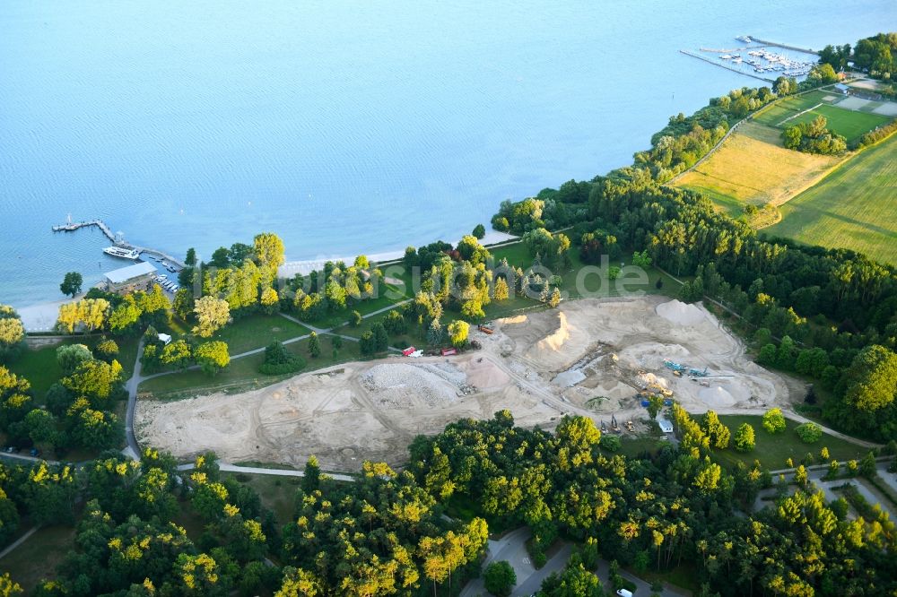 Klink von oben - Abriß- und Entsorgungsarbeiten an den Trümmer- Resten des Müritz-Hotel am Seeblick in Klink im Bundesland Mecklenburg-Vorpommern, Deutschland