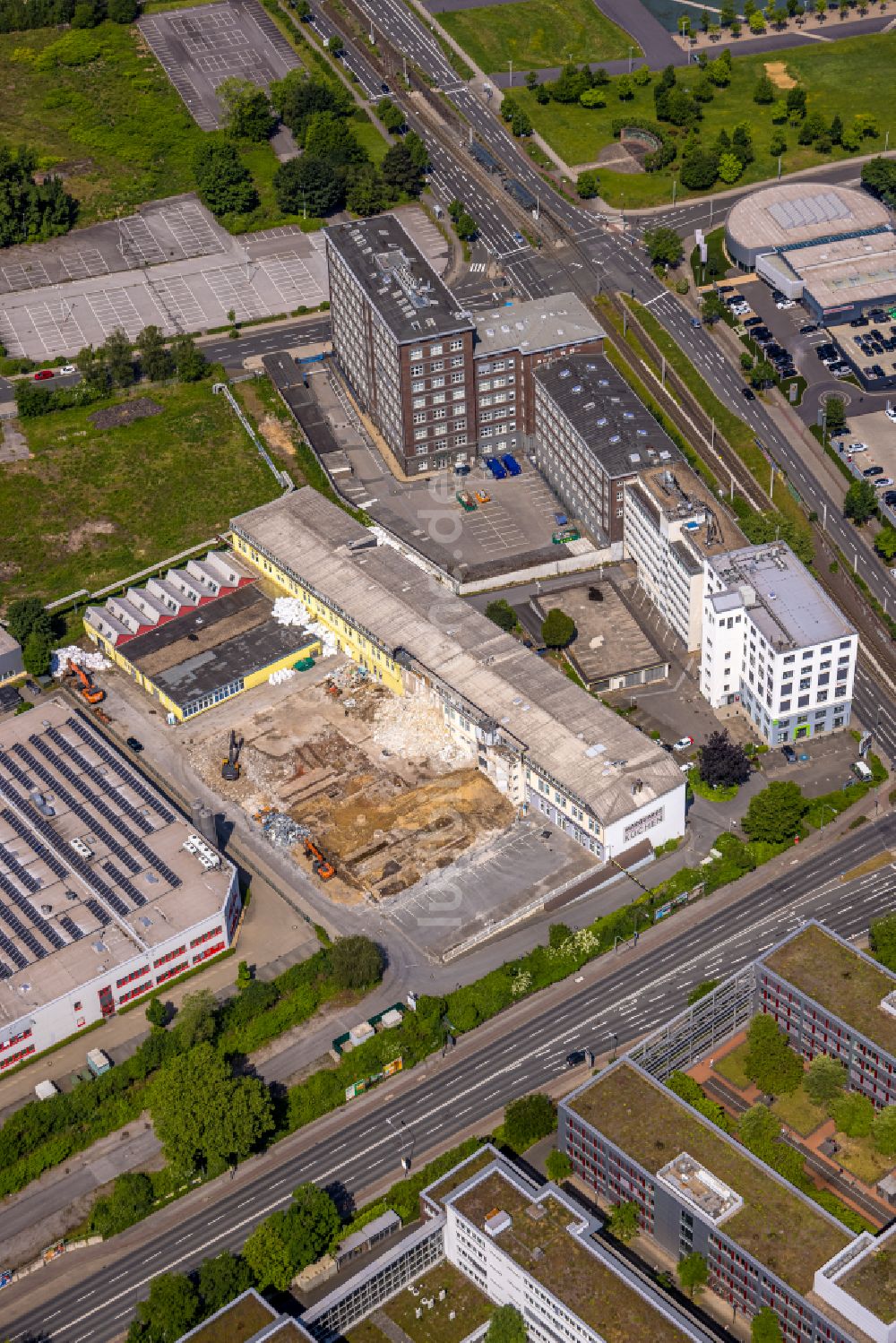 Essen von oben - Abriss- und Entsorgungsarbeiten an den Trümmer- Resten im Ortsteil Westviertel in Essen im Bundesland Nordrhein-Westfalen, Deutschland