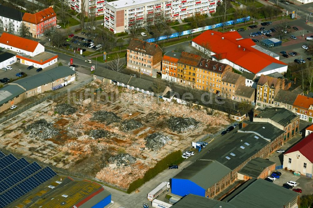 Weißenfels von oben - Abriß- und Entsorgungsarbeiten an den Trümmer- Resten an der Tagewerbener Straße in Weißenfels im Bundesland Sachsen-Anhalt, Deutschland