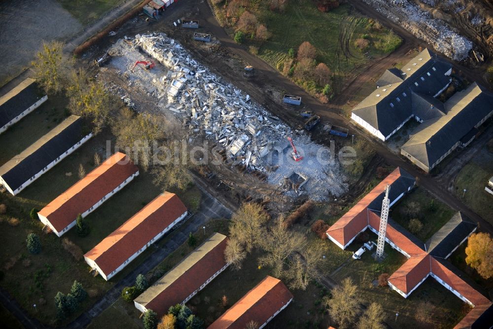 Luftaufnahme Basdorf - Abriss von Gebäuden im Kasernenbereichen der ehemaligen Landes- Polizei- Schule in Basdorf im Bundesland Brandenburg