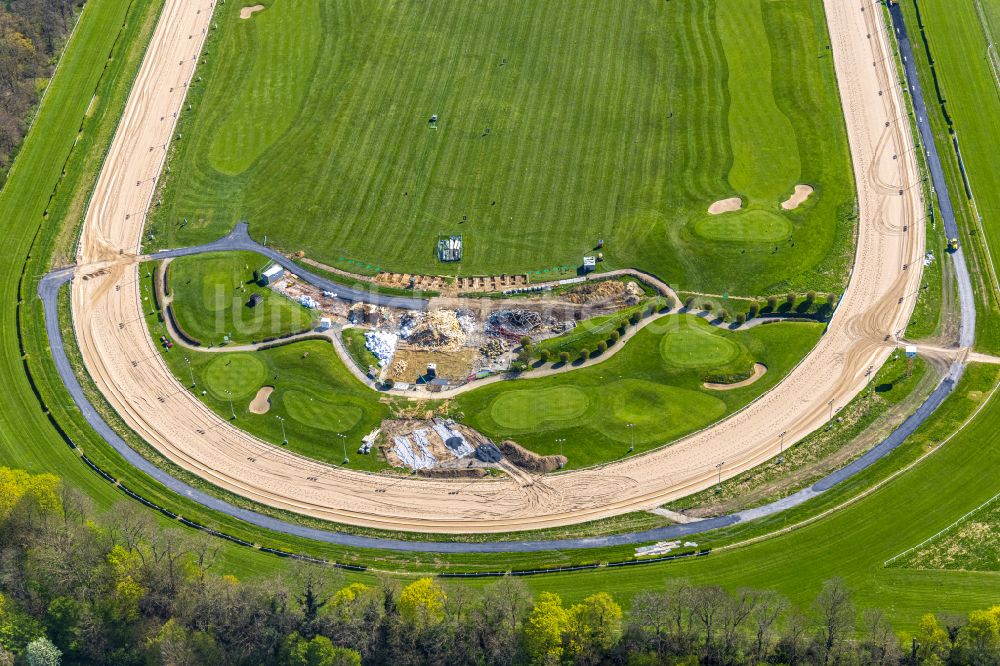 Dortmund von oben - Abriss eines Gebäudes auf dem Golfplatz GolfRange Dortmund in Dortmund im Bundesland Nordrhein-Westfalen, Deutschland