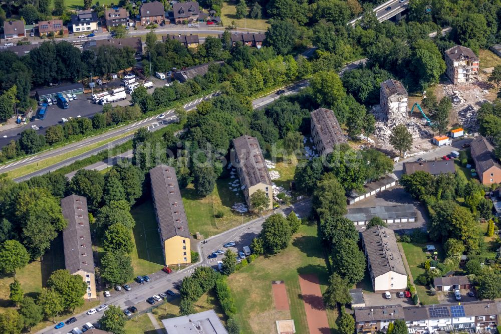 Luftaufnahme Mülheim an der Ruhr - Abriß einer Mehrfamilienhaus- Wohnsiedlung in Mülheim an der Ruhr im Bundesland Nordrhein-Westfalen, Deutschland