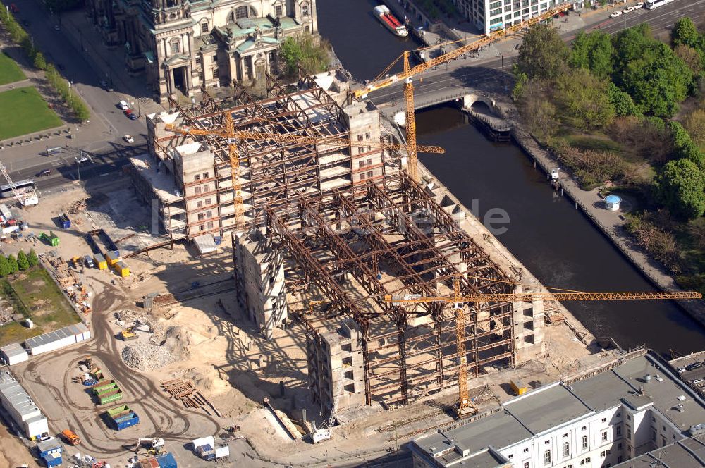 Luftbild Berlin - Abriss des Palast der Republik in Berlin-Mitte