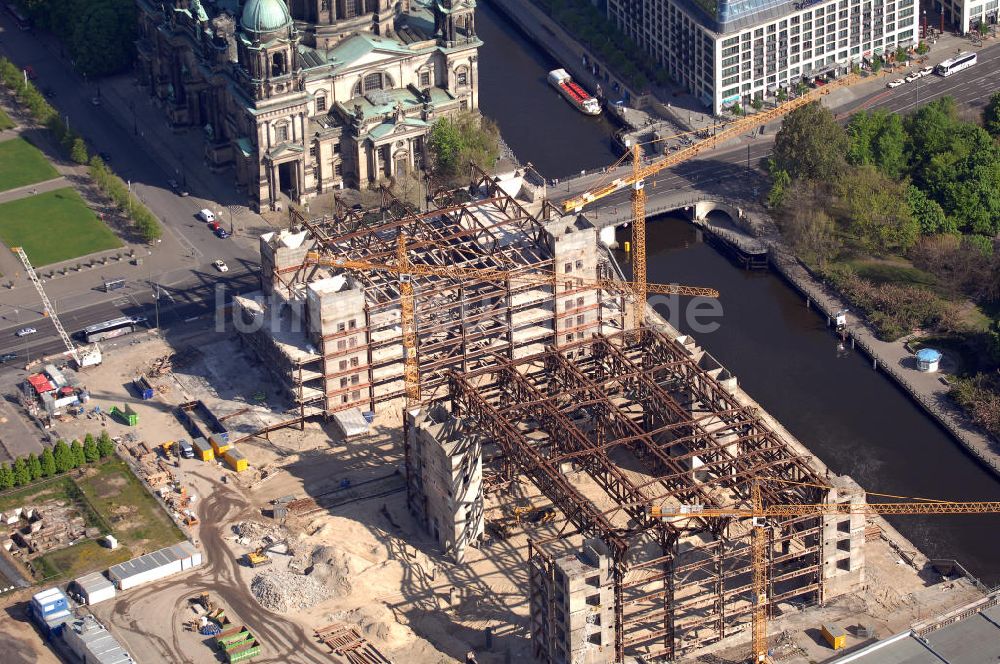 Luftaufnahme Berlin - Abriss des Palast der Republik in Berlin-Mitte