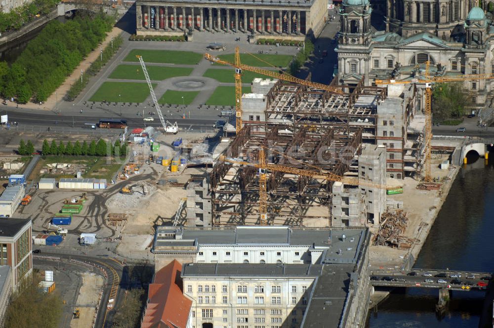 Berlin aus der Vogelperspektive: Abriss des Palast der Republik in Berlin-Mitte