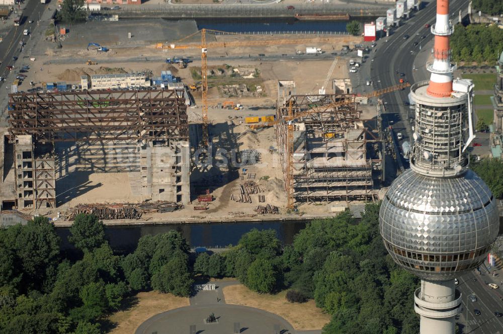 Berlin von oben - Abriss des Palast der Republik in Berlin-Mitte