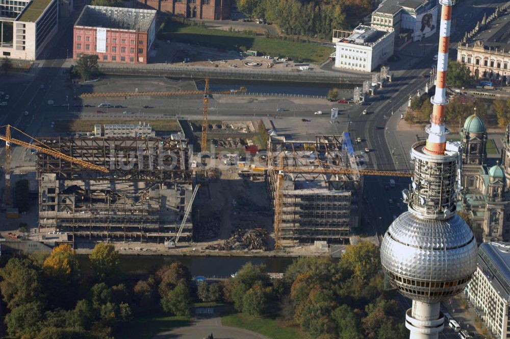 Berlin von oben - Abriss des Palast der Republik in Mitte