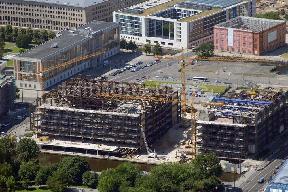 Berlin von oben - Abriss des Palastes der Republik in Berlin