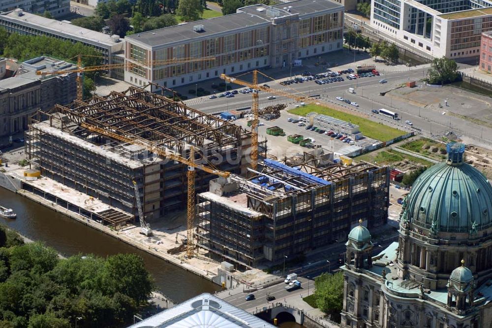 Luftbild Berlin - Abriss des Palastes der Republik in Berlin